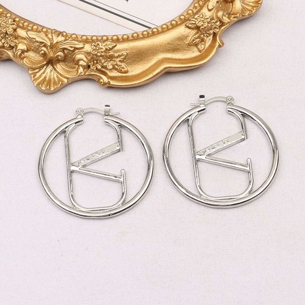 

Classic Designer Earrings Jewelry Letter V Valentinolies jewelry Circular Hollow V-Letter Earring with High Quality Luxury Fashion Simple and Versatile Earrings