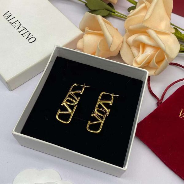 

Classic designer earstuds jewelry letter V Valentinolies High Edition Female Earstuds Light Luxury and High Grade Earstuds Temperament Simple Jewelry gift