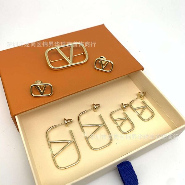 

Classic Designer Earrings Jewelry Letter V Valentinolies jewelry Letter V Earring Advanced Sense Earstuds Breastpins INS Style Earrings Christmas jewelry gifts