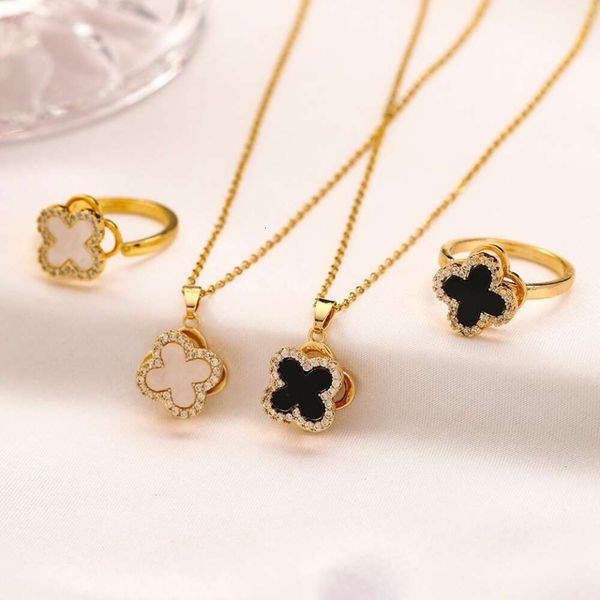 

Classic designer jewelry Van Clover Necklace jewelrys Four leaf Grass Necklace Ring Set Fritillaria Zircon Rotable Neck Chain Ring Combination Christmas gift