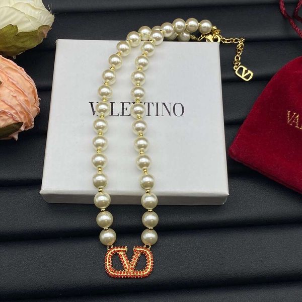 

Classic Designer Necklace Jewelry Letter V Valentinolies jewelry V-shaped Pearl Necklaces Set French Luxury Neckchain Light Luxury Pearl Bracelet Earrings gifts