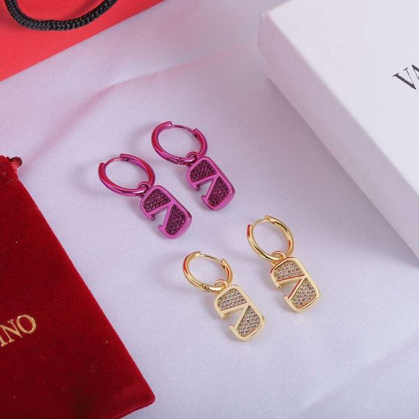 

Classic Designer Earrings Jewelry Letter V Valentinolies jewelry New V Letter Crystal Diamond Earring for Women's Temperament Earrings for Valentine's Day Gifts