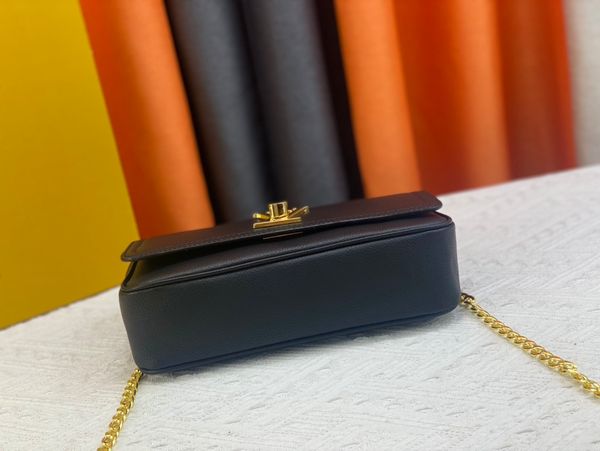 

2023 black Classic Fashion Single shoulder Cross body Baguette bag, Beige