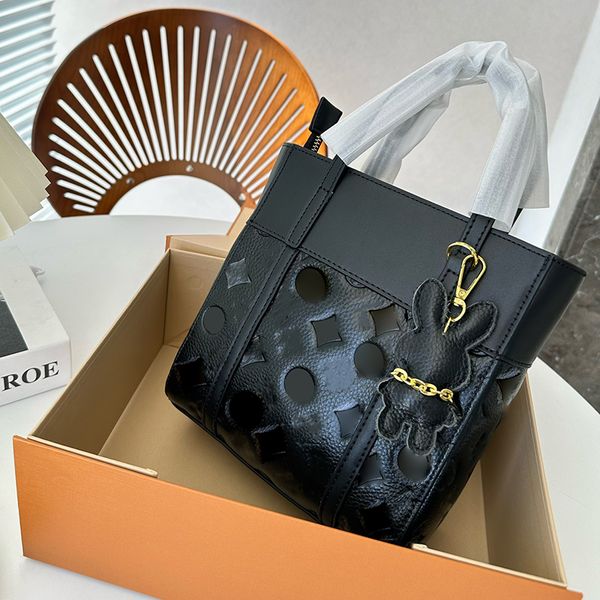 

23ss women luxurys designer totes bags onthego handbag embossment flowers shouder crossbody ladies handbags side embossed flowers with origi