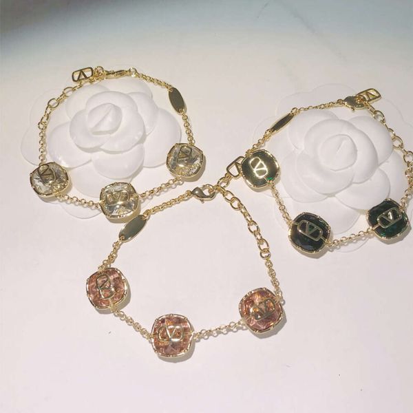

Classic Designer Bracelet Jewelry Letter V Valentinolies jewelry V-Letter Tri Color Bracelets Women's Sweet Versatile High Grade Feel Bracelet Jewelry Handicraft