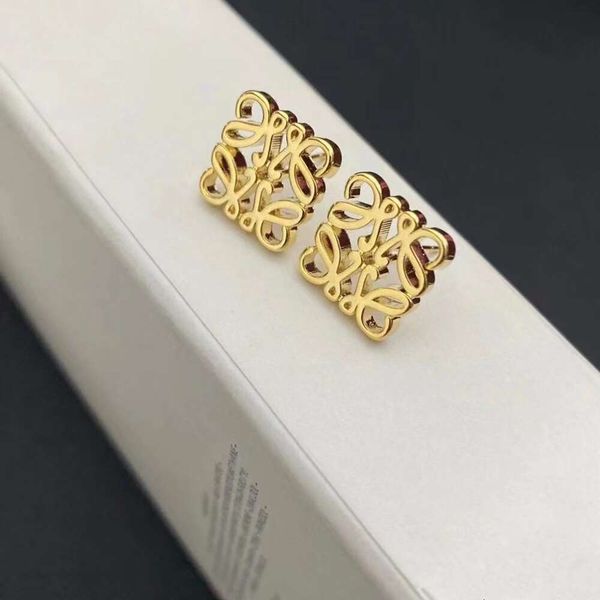 

Classic designer earrings loeve jewelry Luxury fashion jewelrys Gold Brass Texture Earrings Simple Personalized Versatile s925 Silver Needle Earring for Women