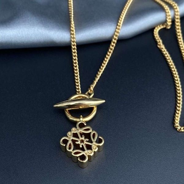 

Classic designer necklace loeve jewelry Luxury fashion jewelrys Necklace Female Gold Light Luxury Small Design High Sense Collar Chain Christmas jewelry gifts