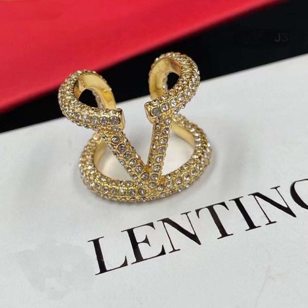 

Classic Designer Ring Jewelry Letter V Valentinolies jewelry V-letter Rhinestone Adjustable Open Rings Fashion Versatile Brass Material Ring jewellery gifts