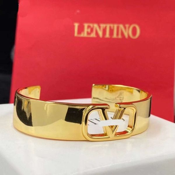 

Classic Designer Bracelet Jewelry Letter V Valentinolies jewelry New V-Letter Adjustable Open Bracelets Brass Material Temperament High Grade Feel Bracelet gifts