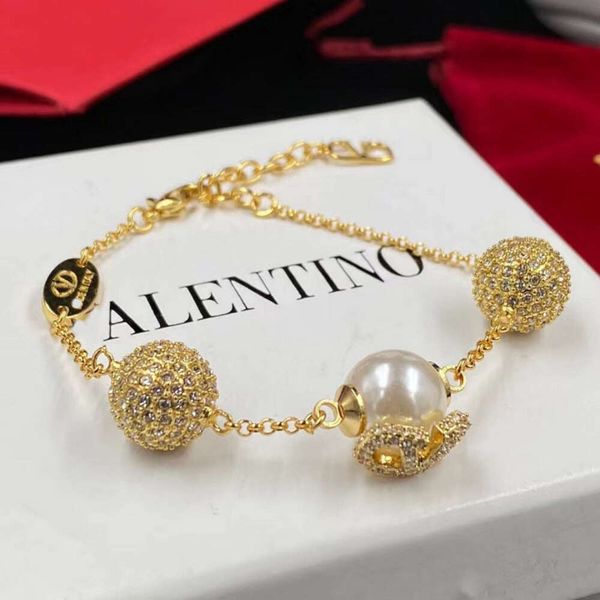 

Classic Designer Bracelet Jewelry Letter V Valentinolies jewelry Full Water Diamond V-Letter Bracelets Style Luxury Pearl Three Bead Bracelet jewellery gifts