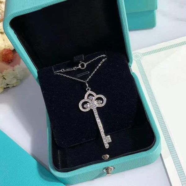 

designers necklace fashion women's and men's charm jewelry light luxurys classic love diamond pendant necklaces simple clavicle ch, Silver