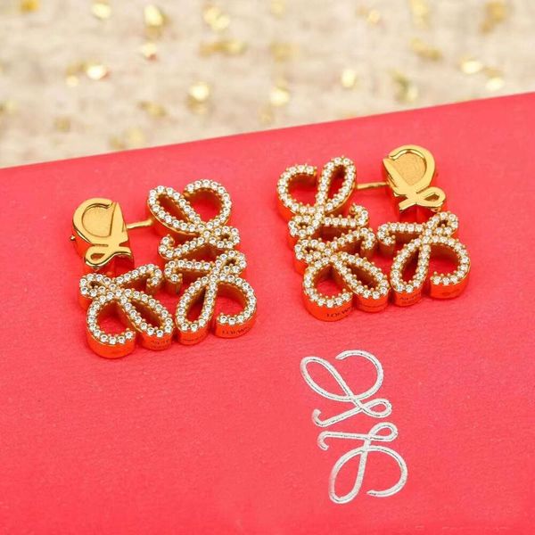 

Classic designer earrings loews jewelry Luxury fashion jewelrys geometric abstract diamond hollow design mooncake woven pattern silver needle earrings female