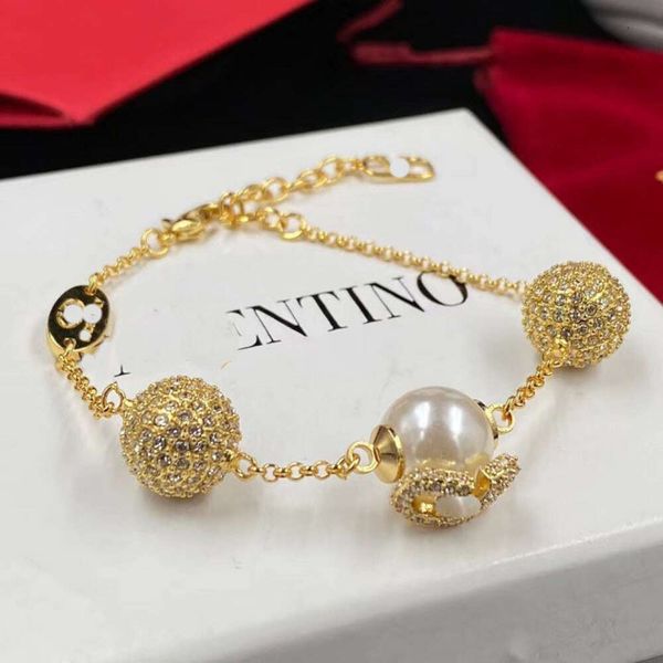 

Classic Designer Bracelet Jewelry Letter V Valentinolies jewelry accessories Round Full Water Diamond V-Letter Pearl Bracelets Fashion Versatile Bracelet gifts