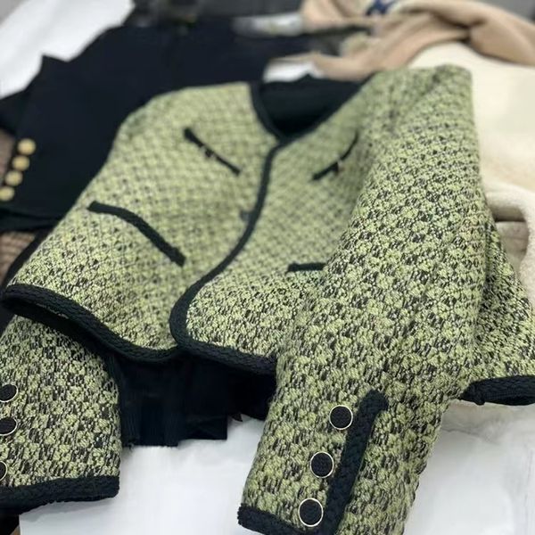 

23 fashionable and beautiful small fragrant wind early spring coat for women, unique and high grade short age reducing green top, Black;brown