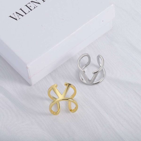 

Classic Designer Ring Jewelry Letter V Valentinolies jewelry V-Letter Rings Metal Unique Avant-garde Sweet Cool Ring Street Exaggerated Extra Large Wide V Handpiece