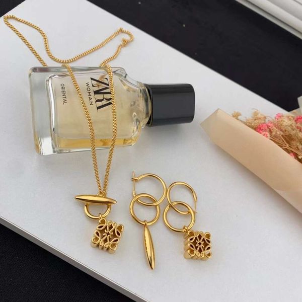 

Classic designer necklace jewelry Luxury fashion jewelrys Silver Needle Earrings Asymmetric Geometric Earrings Fashion Earstuds Pendant Necklace jewelry
