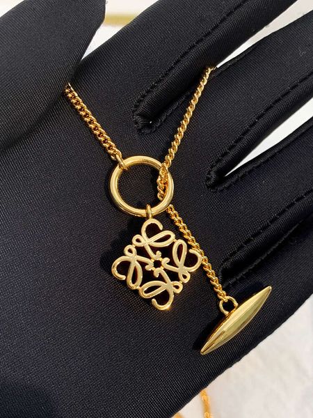 

Classic necklace designer loeve jewelry Luxury fashion jewelrys Colorless 24K Gold Necklace for Women's Small Design Sense Metal High end Long Sweater Chain jewelry