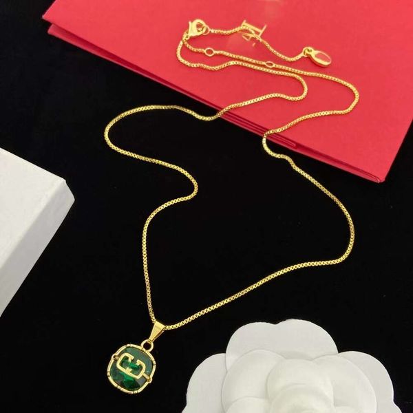 

Classic Designer Necklace Jewelry Letter V Valentinolies jewelry letter tricolor rhinestone embellished with snake bone chains minimalist temperament necklace
