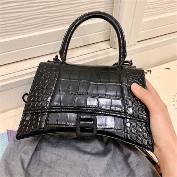 

designer bag 2023 summer tote 20% off french minority sense hourglass shoulder messenger