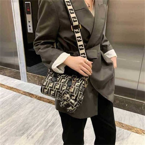 

designer bag 2023 summer tote 20% off cylinder pillow female shoulder belt shoulder messenger
