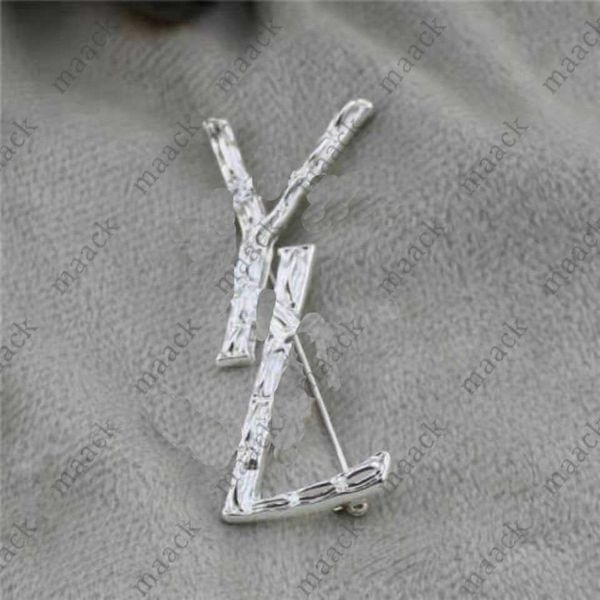 

luxury designer men women pins brooches gold silver letter brooch pin for suit dress nice gift specifications m230410, Gray