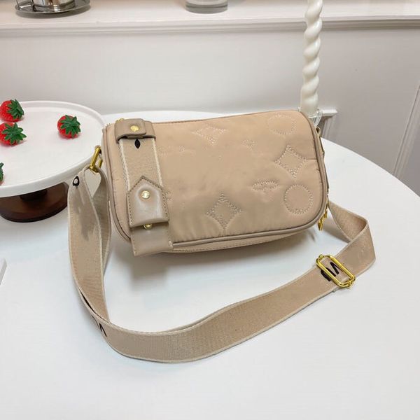 

2023 new day packs fashion envelope bag women's casual large capacity handheld bag versatile temperament chain crossbody small bag