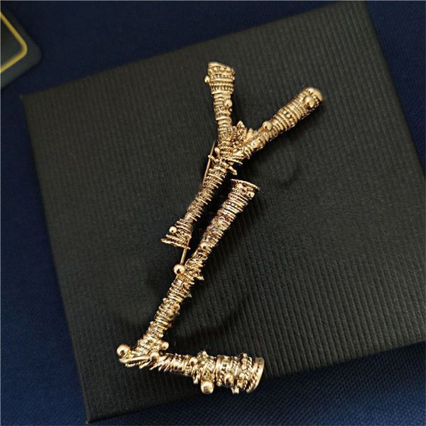 

new year brooches designer charm womens modern broche mens jewelry crafts morocco pin hat silver color alloys lines letter classical beads b, Gray