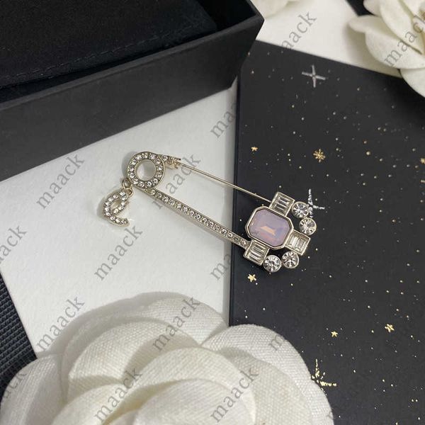 

with box luxury brooches diamond brooch clothes all-match fashion silver designers pins accessories m230410, Gray