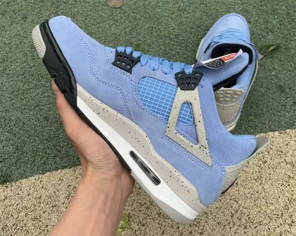 

2023 basketball shoes 4 4s se university blue jumpman fashion trainers luxurys designer sneakers size 13 with box