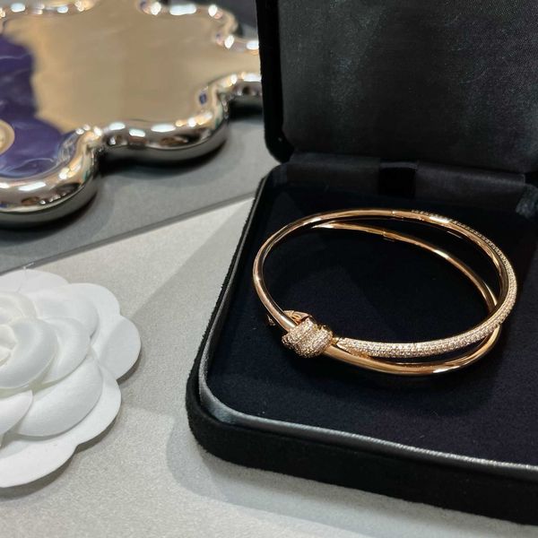 

high version v golden valley ailing same knot knot bracelet cnc18k rose gold full diamond smooth, Black