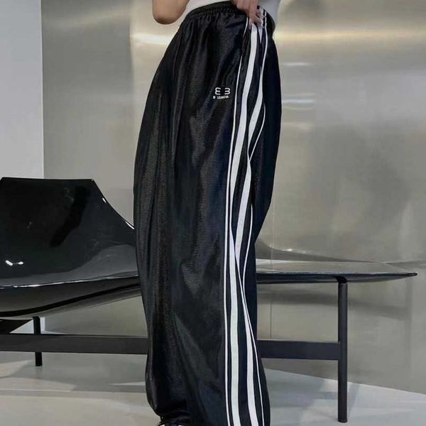 

2023 womens designer t shirt tracksuit shirt differentiated market letter embroidery casual leggings couple style simple pants, White;black