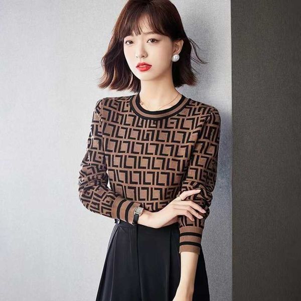 

2023 new women's tshirt fall versatile temperament round neck slim fit classic plaid long sleeve t-shirt women, White;black