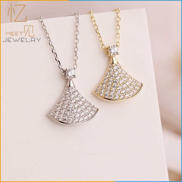 

thirty. same necklace female niche design full diamond fan-shaped skirt smiling face s925 silver collarbone chain
