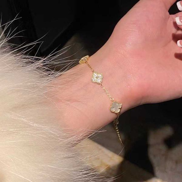 

shell four leaf and exquisite temperament micro inlaid zircon light luxury bracelet women's versatile, Golden;silver