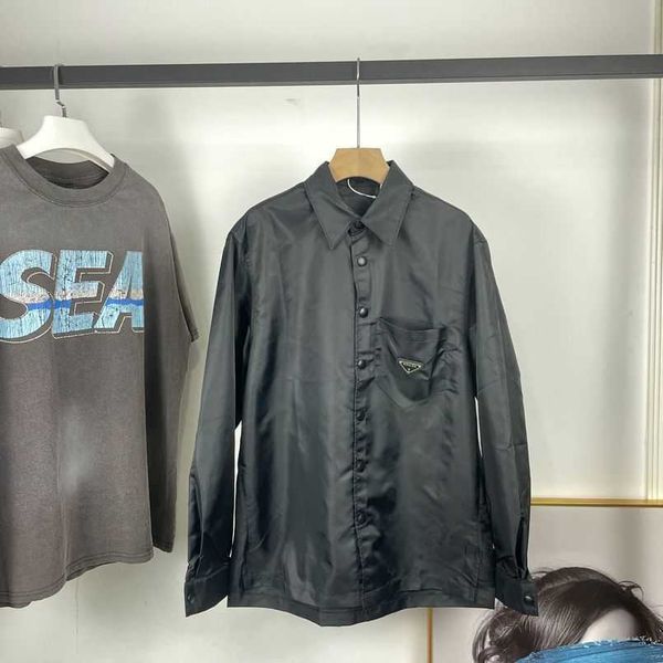 

2023 womens designer t shirt tracksuit ceiling parada 23ss spring nylon triangle pocket long sleeve shirt couple black classic, White