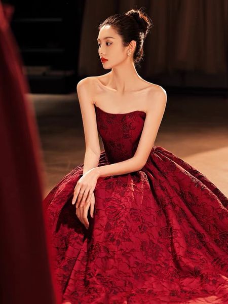 

burgundy a-line long celebrity dress strapless lace-up jacquard applique satin floor length sleeveless party evening gown for women, Black;red
