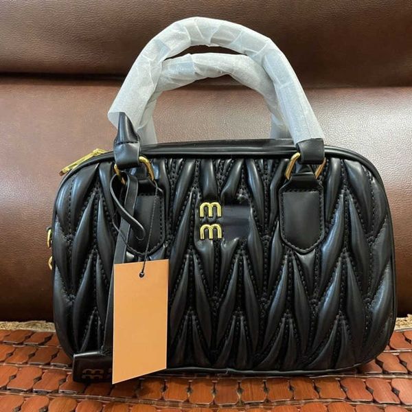 

luxury miu boston sheepskin shoulder bag designer tote bags womens fashion crossbody purse bowling handbag lady mini wallet