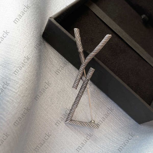 

fashion designer broochs for women mens luxury diamonds broochjewelry dress accessory womens black brooches breastpin box new 22060801r m230, Gray