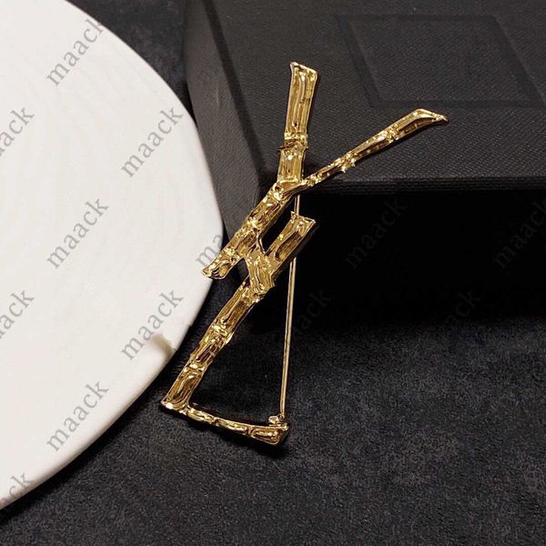 

fashion designer brooch for women luxury gold ladies dress accessory pins womens breastpin m230411, Gray