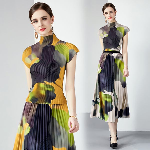 

2023 graceful dress women outfits 2 piece sets short sleeve slim t shirt and print pleated summer designer cute set sweet girl outfit party, White