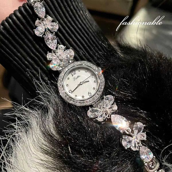 

2023 factory wholesale brand watch chain style light luxury diamond full sky star small dial exquisite women's watch valentine's d, Slivery;golden