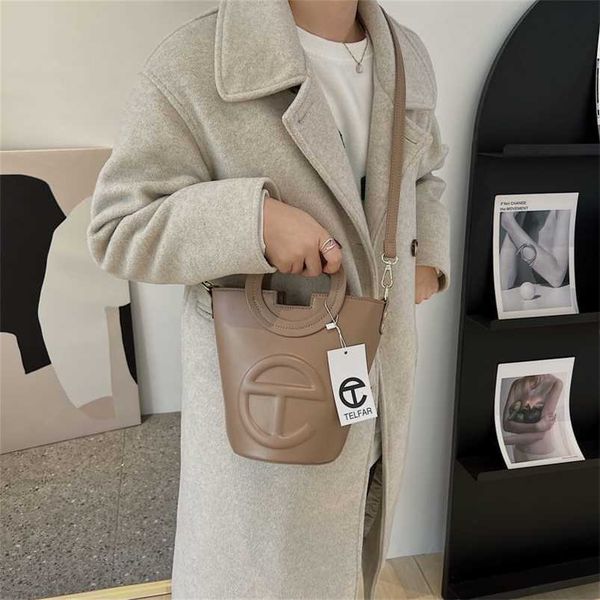 

designer bag high grade feeling small bag for women in autumn and winter 2023 new fashion trend versatile hook crossbody bag versatile ins b