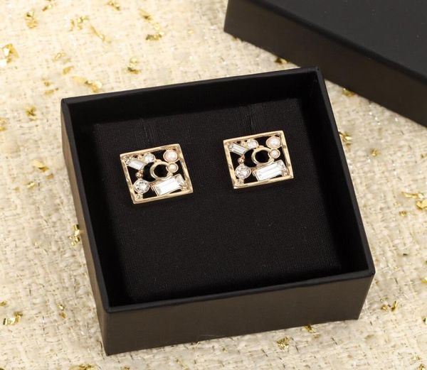 

2022 square shape charm stud earring with crystal beads hollow design in 18k gold plated have box stamp ps42472282427, Golden