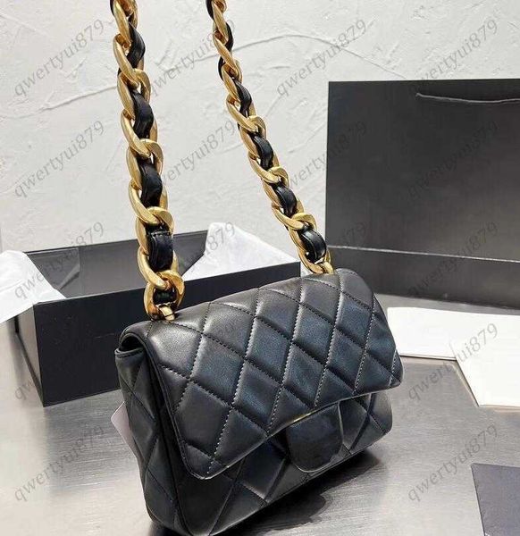 

qwertyui879 2022ss summer classic flap letter chain bag matelasse quilted luxury fashion crossbody shoulder cosmetic designers clutch purse