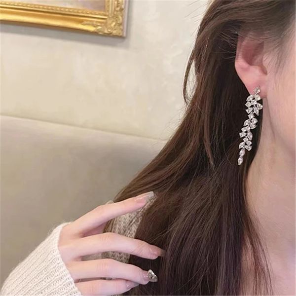 

two tone leaf women's dangle chandelier carbon zircon long earrings color jewelry wedding event pendant style gift wholesale new fashio, Silver
