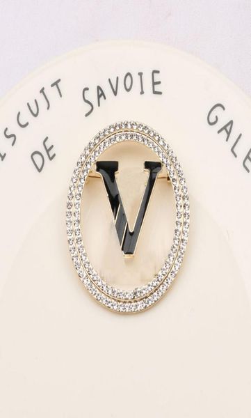 

luxury brand designer letter pins brooches womens gold silver crysatl pearl rhinestone cape buckle brooch suit pin wedding party j8623961, Gray