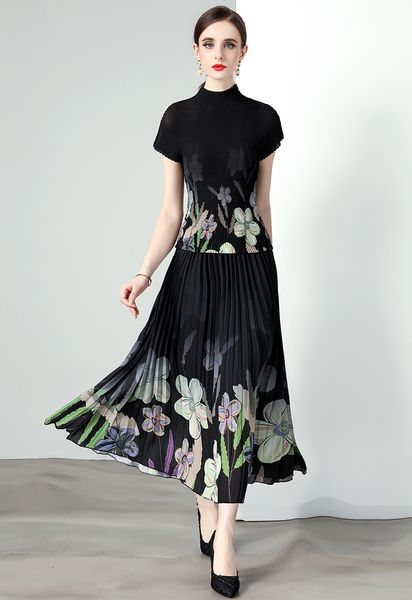

summer women 2 piece party dress designer outfits 2023 short sleeve print t shirt and pleated dresses women designer two piece skirt outfits, White