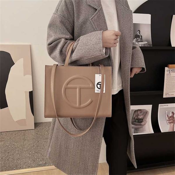 

designer bag textured large capacity bag for women 2023 new fashion handheld tote bag autumn/winter shoulder bag commuter bag