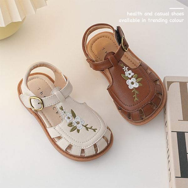 

first walkers girls leather princess sandals 2023 summer retro barefoot embroidered flowers half sandals 230411