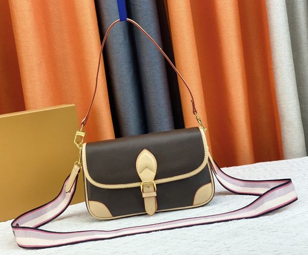 

womens designer shoulder bag luxurys diane crossbody handbags for woman quality leather brown flowers letters small underarm bags stylist fa